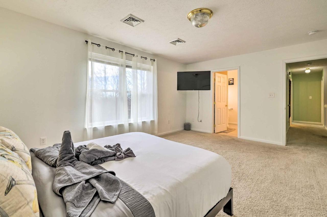 Holiday home Peaceful Poconos Hot Tub And Game Room! *