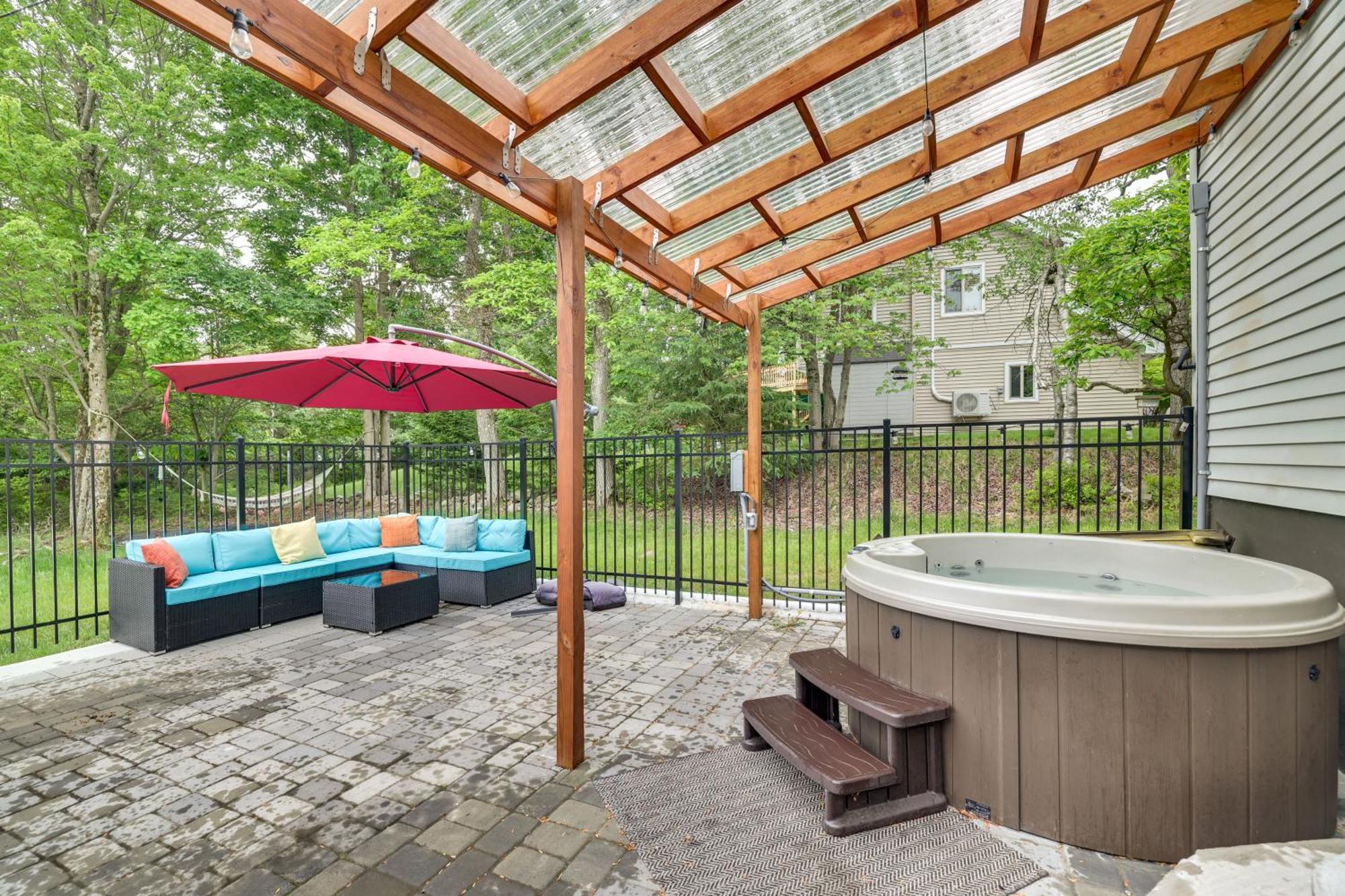 Peaceful Poconos Hot Tub And Game Room!
