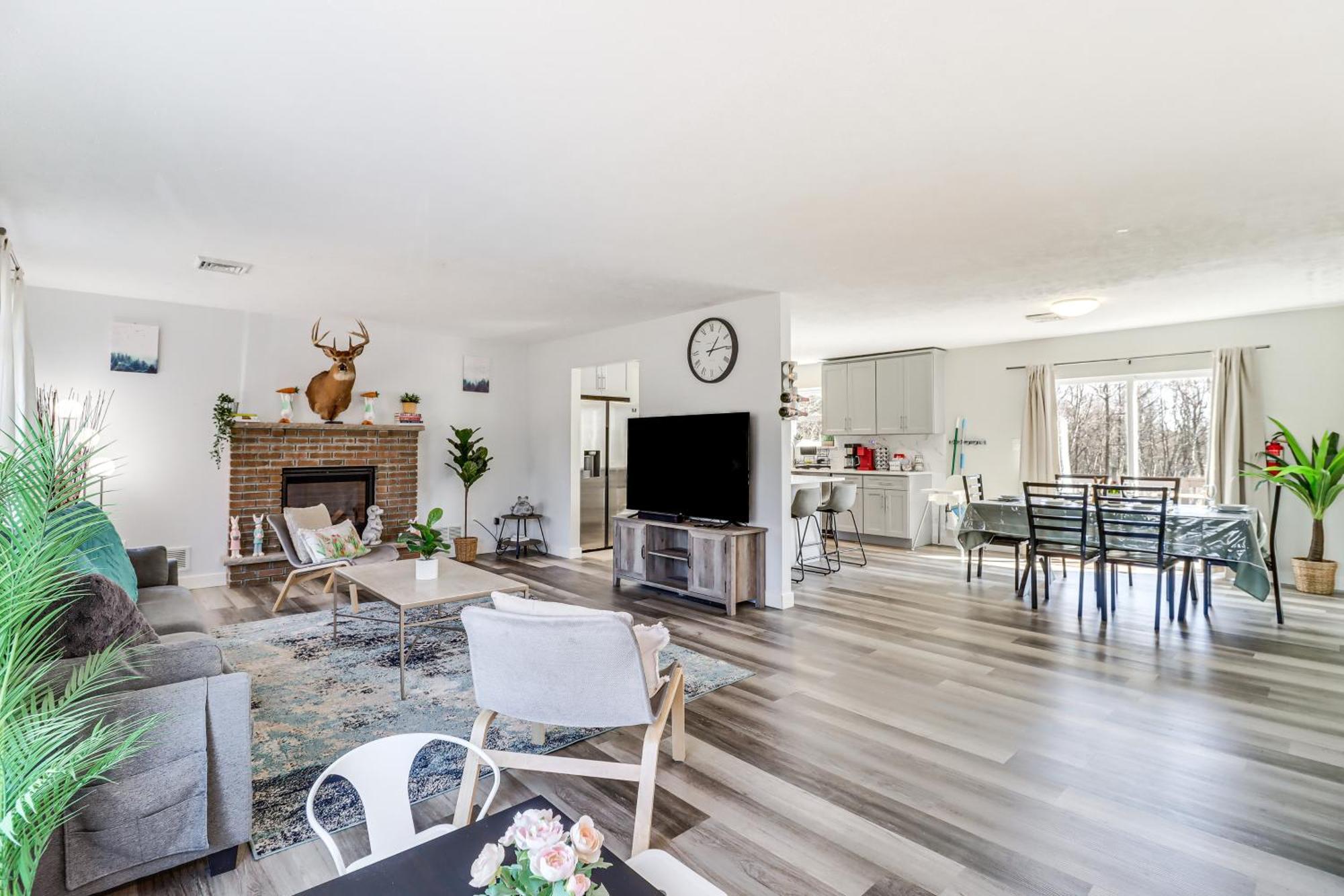 Holiday home Peaceful Poconos Hot Tub And Game Room! Long Pond