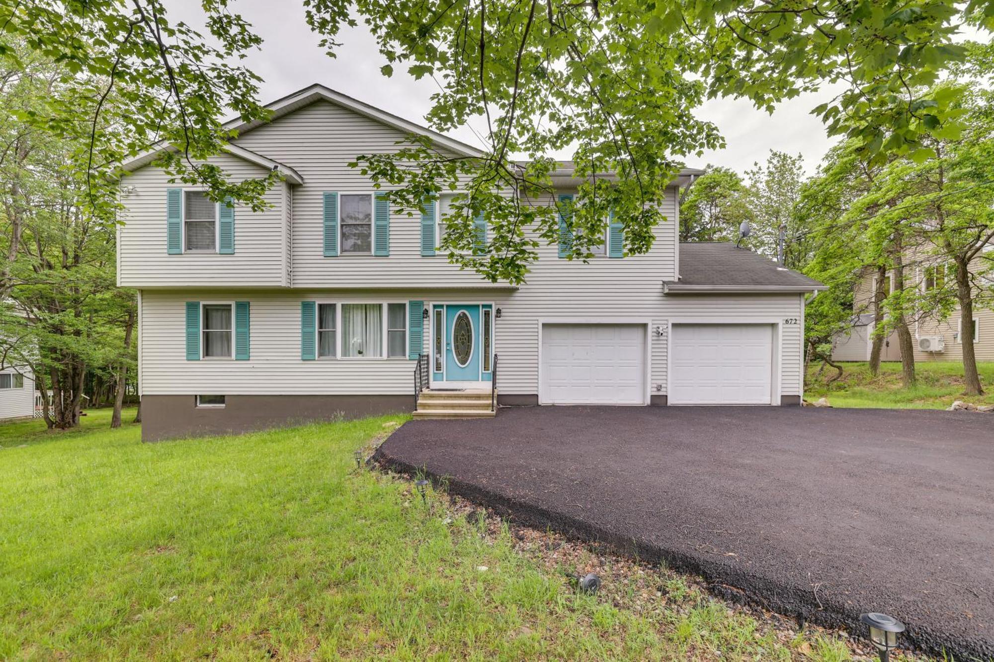 Holiday home Peaceful Poconos Hot Tub And Game Room! Long Pond