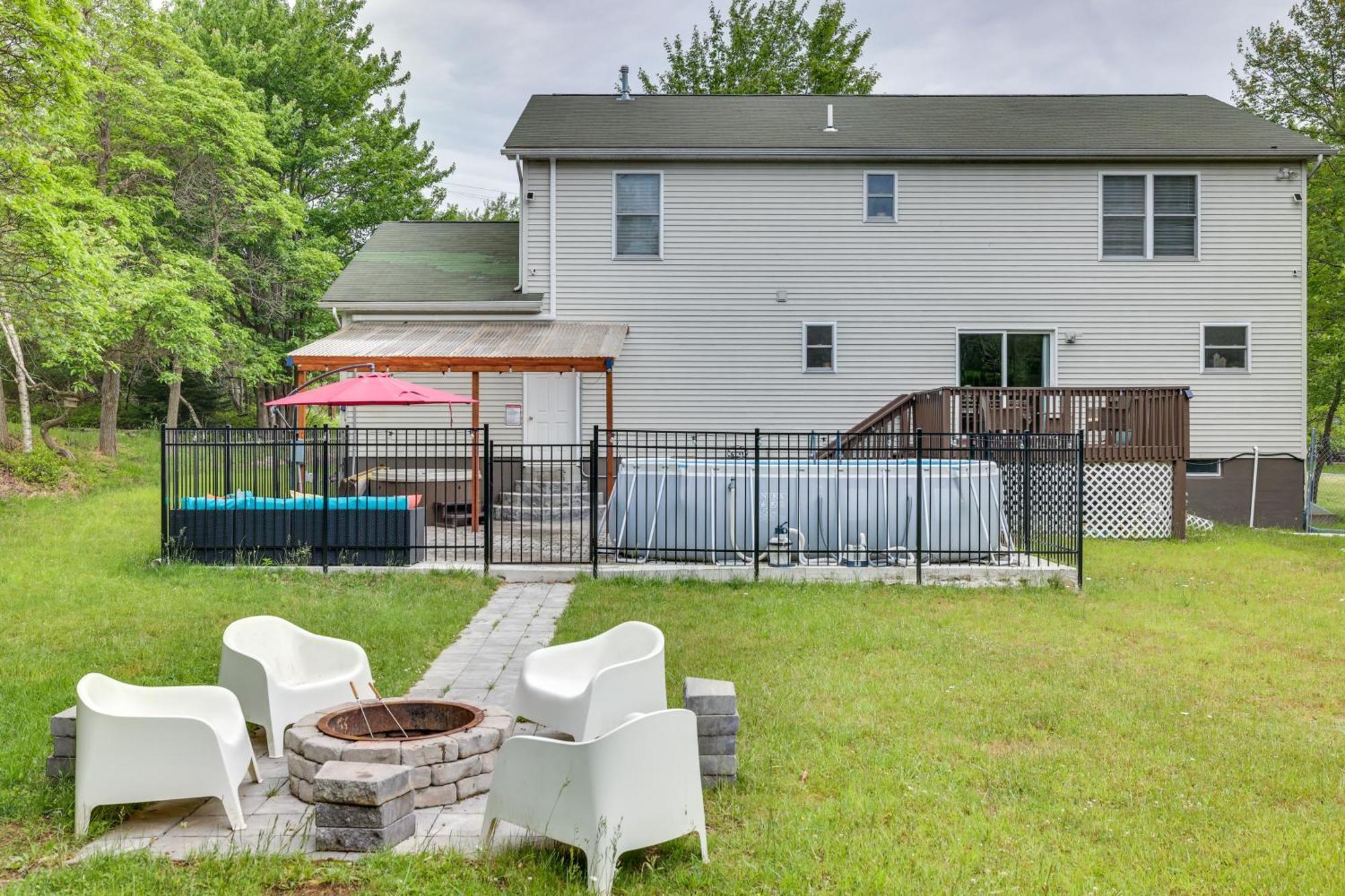 Peaceful Poconos Hot Tub And Game Room! Holiday home *