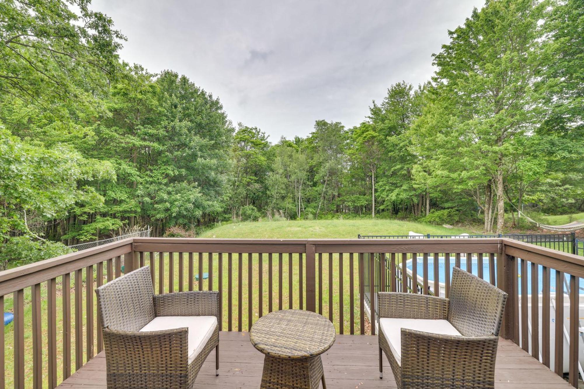 Holiday home Peaceful Poconos Hot Tub And Game Room!