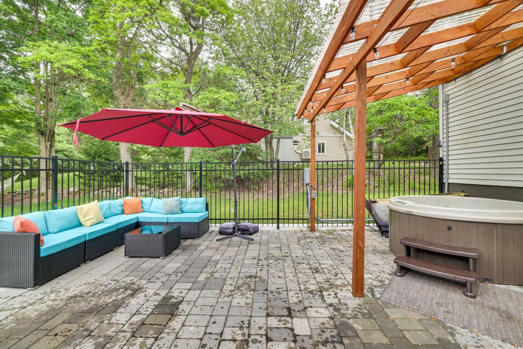 Peaceful Poconos Hot Tub And Game Room! *